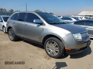 2008 Lincoln MKX z VIN 2LMDU88C08BJ36819, wystawiony jako IAAI lot #42474796 z przebiegiem 88 599 mil mil oraz . Historia ofert i sprzedaży dostępna na DreamBid. Obrazek 1.