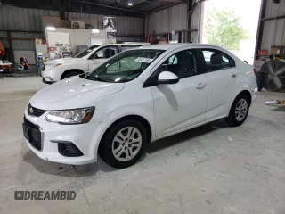 2019 Chevrolet Sonic LS z VIN 1G1JB5SB2K4101314, wystawiony jako Copart lot #55087785 z przebiegiem 85 147 mil mil oraz Szkoda całkowita • Salvage title. Historia ofert i sprzedaży dostępna na DreamBid. Obrazek 1.
