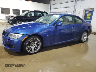 2011 BMW 3 Series 335i xDrive z VIN WBAKF9C52BE247459, wystawiony jako Copart lot #61008965 z przebiegiem 140 759 mil mil oraz Szkoda całkowita • Salvage title. Historia ofert i sprzedaży dostępna na DreamBid. Obrazek 1.