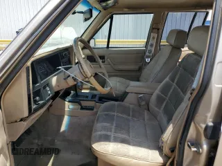 1993 Jeep Cherokee Sport с VIN 1J4FJ68S5PL642734, выставлен на аукционе Copart как лот 60755325 с пробегом 259 553 миль миль и Списание • Salvage title. История ставок и продаж доступна на DreamBid. Изображение 7.