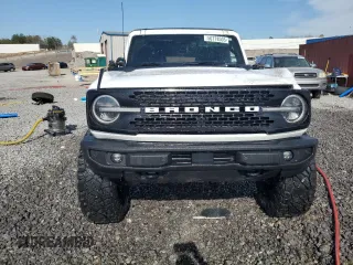 2022 Ford Bronco с VIN 1FMEE5DP6NLB41068, выставлен на аукционе Copart как лот 50778505 с пробегом 70 431 миль миль и Списание • Salvage title. История ставок и продаж доступна на DreamBid. Изображение 5.