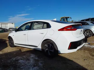 2019 Hyundai Ioniq Hybrid SEL with VIN KMHC75LC9KU110967, listed as a IAAI auction lot 41360402 with 118,972 mi miles. Bid and sale history available at carsss.com. Image 14.