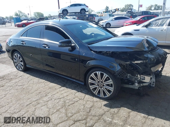 2018 Mercedes-Benz CLA 250 z VIN WDDSJ4EB9JN663715, wystawiony jako IAAI lot #42255271 z przebiegiem 72 242 mil mil oraz . Historia ofert i sprzedaży dostępna na DreamBid. Obrazek 1.
