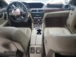 2013 Mercedes-Benz C 300 Sport z VIN WDDGF8ABXDA882988, wystawiony jako Copart lot #62464785 z przebiegiem 142 756 mil mil oraz Czysty tytuł • Clean title. Historia ofert i sprzedaży dostępna na DreamBid. Obrazek 8.