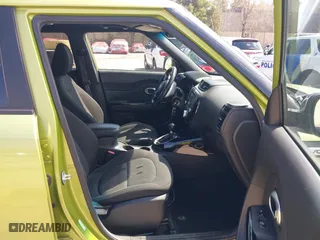 2014 Kia Soul ! with VIN KNDJX3A55E7733493, listed as a IAAI auction lot 42038499 with 156,224 mi miles. Bid and sale history available at carsss.com. Image 5.