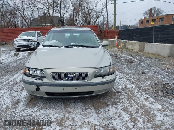 2001 Volvo V70 with VIN YV1SW61R412116714, listed as a IAAI auction lot 41241427 with 133,812 mi miles. Bid and sale history available at carsss.com. Image 12.