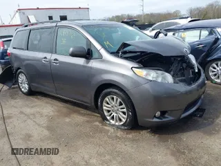 2015 Toyota Sienna XLE with VIN 5TDYK3DC4FS663435, listed as a IAAI auction lot 41933763 with 93,687 mi miles. Bid and sale history available at carsss.com. Image 1.