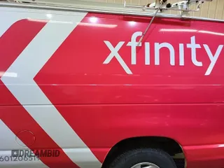 2012 Ford Econoline Cargo Commercial z VIN 1FTNE2EL7CDB36273, wystawiony jako IAAI lot #42408928 z przebiegiem 143 428 mil mil oraz . Historia ofert i sprzedaży dostępna na DreamBid. Obrazek 4.