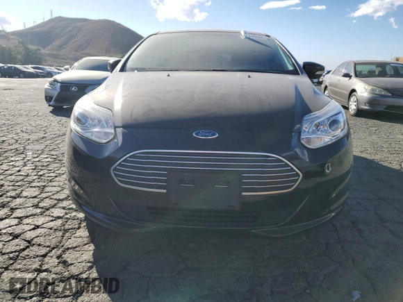 2014 Ford Focus Electric z VIN 1FADP3R46EL311822, wystawiony jako Copart lot #87134034 z przebiegiem 67 235 mil mil oraz Czysty tytuł • Clean title. Historia ofert i sprzedaży dostępna na DreamBid. Obrazek 5.