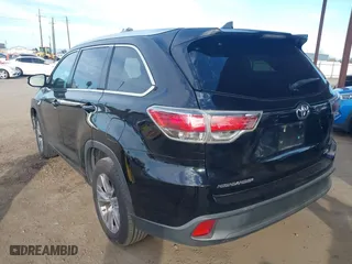 2014 Toyota Highlander XLE with VIN 5TDKKRFH5ES028448, listed as a IAAI auction lot 41687537 with 105,702 mi miles. Bid and sale history available at carsss.com. Image 3.