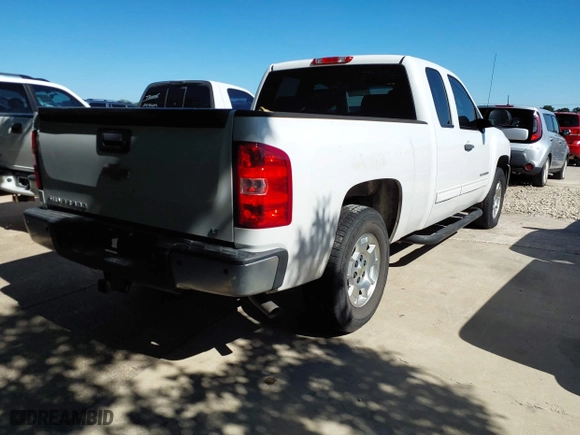 2013 Chevrolet Silverado 1500 LT with VIN 1GCRCSE06DZ138212, listed as a IAAI auction lot 42088561 with 261,922 mi miles. Bid and sale history available at carsss.com. Image 4.