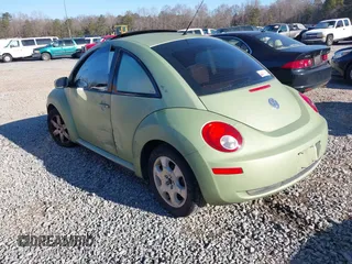 2007 Volkswagen New Beetle Coupe with VIN 3VWRW31C57M519484, listed as a IAAI auction lot 41291687 with 203,516 mi miles. Bid and sale history available at carsss.com. Image 3.