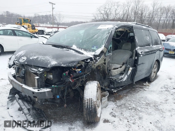 2011 Toyota Sienna LE AAS with VIN 5TDKK3DC3BS113594, listed as a IAAI auction lot 41236977 with 166,156 mi miles. Bid and sale history available at carsss.com. Image 6.