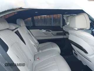 2022 BMW 7 Series 740i with VIN WBA7T2C05NCH26018, listed as a IAAI auction lot 41263804 with 33,867 mi miles. Bid and sale history available at carsss.com. Image 8.