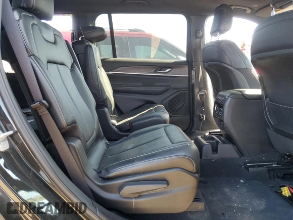2024 Jeep Grand Cherokee Limited z VIN 1C4RJKBG1R8504016, wystawiony jako Copart lot #49071215 z przebiegiem Nie podano mil oraz Czysty tytuł • Clean title. Historia ofert i sprzedaży dostępna na DreamBid. Obrazek 11.