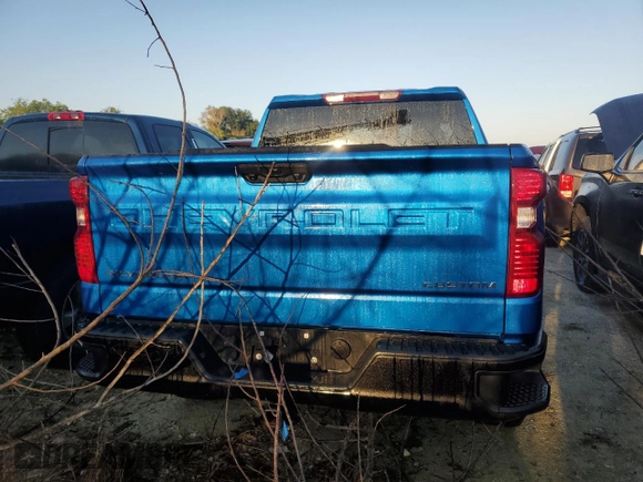 2022 Chevrolet Silverado 1500 Custom Trail Boss with VIN 3GCPDCEK3NG686729, listed as a Copart auction lot 75163044 with 32,415 mi miles and Non Repairable. Bid and sale history available at carsss.com. Image 6.
