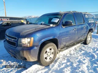 2012 Chevrolet Suburban LT with VIN 1GNSKJE71CR267623, listed as a IAAI auction lot 41538327 with 193,501 mi miles. Bid and sale history available at carsss.com. Image 2.