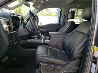 2024 Ford F-250 XL z VIN 1FT8W2BT7RED61911, wystawiony jako Copart lot #52727725 z przebiegiem 32 150 mil mil oraz Szkoda całkowita • Salvage title. Historia ofert i sprzedaży dostępna na DreamBid. Obrazek 7.