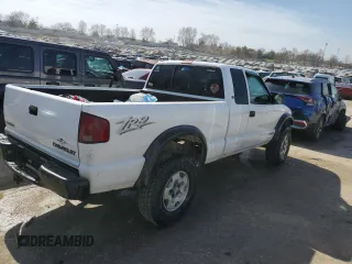 2002 Chevrolet S-10 LS with VIN 1GCCT19W828154137, listed as a Copart auction lot 43566524 with 0 mi miles and Salvage Title. Bid and sale history available at carsss.com. Image 3.