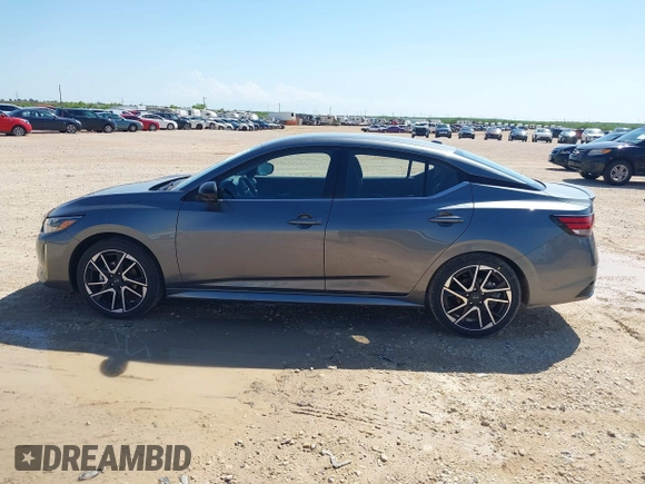 2025 Nissan Sentra SR z VIN 3N1AB8DV8SY309598, wystawiony jako IAAI lot #42460527 z przebiegiem 3 690 mil mil oraz . Historia ofert i sprzedaży dostępna na DreamBid. Obrazek 14.