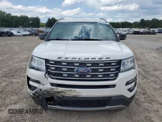 2017 Ford Explorer XLT z VIN 1FM5K7D84HGB43704, wystawiony jako Copart lot #60104425 z przebiegiem 119 695 mil mil oraz Szkoda całkowita • Salvage title. Historia ofert i sprzedaży dostępna na DreamBid. Obrazek 5.
