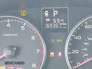 2013 Subaru Outback 2.5i с VIN 4S4BRBAC8D3282973, выставлен на аукционе IAAI как лот 42418212 с пробегом 169 307 миль миль и . История ставок и продаж доступна на DreamBid. Изображение 16.