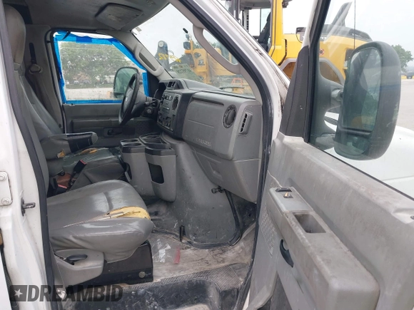 2011 Ford Econoline Cargo Commercial with VIN 1FTNE2EW8BDA84595, listed as a IAAI auction lot 41795228 with 316,856 mi miles. Bid and sale history available at carsss.com. Image 5.