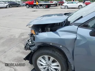 2025 Toyota Corolla Cross LE с VIN 7MUCAAAG9SV129579, выставлен на аукционе IAAI как лот 41976454 с пробегом 91 миль миль и . История ставок и продаж доступна на DreamBid. Изображение 6.