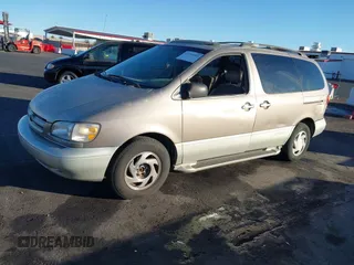 1998 Toyota Sienna LE z VIN 4T3ZF13C1WU051030, wystawiony jako IAAI lot #41259605 z przebiegiem 190 861 mil mil oraz . Historia ofert i sprzedaży dostępna na DreamBid. Obrazek 2.