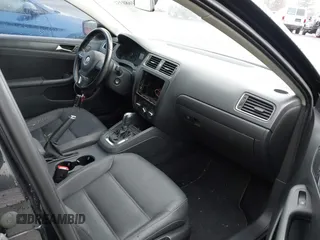 2011 Volkswagen Jetta SE z VIN 3VWDZ7AJXBM323766, wystawiony jako IAAI lot #41680351 z przebiegiem 122 660 mil mil oraz . Historia ofert i sprzedaży dostępna na DreamBid. Obrazek 5.