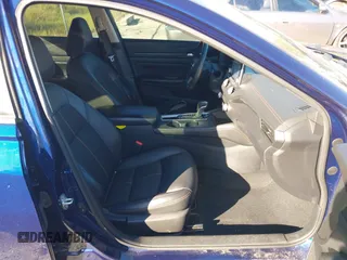 2020 Nissan Altima SR with VIN 1N4AL4CV6LN307437, listed as a IAAI auction lot 41234547 with 40,501 mi miles and . Bid and sale history available at carsss.com. Image 5.