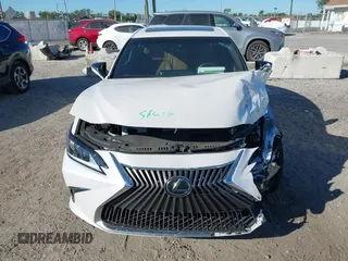 2021 Lexus ES with VIN 58ACZ1B14MU085278, listed as a IAAI auction lot 41813611 with 40,011 mi miles. Bid and sale history available at carsss.com. Image 6.