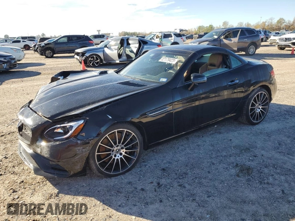 2019 Mercedes-Benz SLC 300 z VIN WDDPK3JA2KF160422, wystawiony jako Copart lot #82179423 z przebiegiem 31 052 mil mil oraz . Historia ofert i sprzedaży dostępna na DreamBid. Obrazek 1.