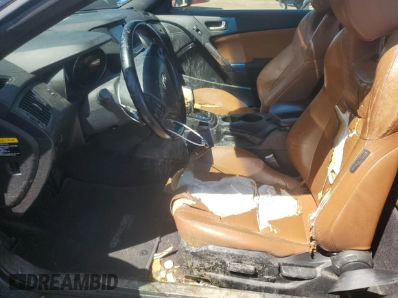 2013 Hyundai Genesis Coupe Track z VIN KMHHU6KJ5DU081216, wystawiony jako Copart lot #55539535 z przebiegiem 162 021 mil mil oraz Czysty tytuł • Clean title. Historia ofert i sprzedaży dostępna na DreamBid. Obrazek 7.