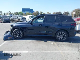 2025 BMW X5 xDrive40i z VIN 5UX23EU04S9X08790, wystawiony jako IAAI lot #42261810 z przebiegiem 7 051 mil mil oraz . Historia ofert i sprzedaży dostępna na DreamBid. Obrazek 15.