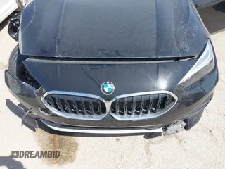 2021 BMW 2 Series 228i xDrive z VIN WBA73AK00M7H55073, wystawiony jako IAAI lot #42863620 z przebiegiem Nie podano mil oraz . Historia ofert i sprzedaży dostępna na DreamBid. Obrazek 10.