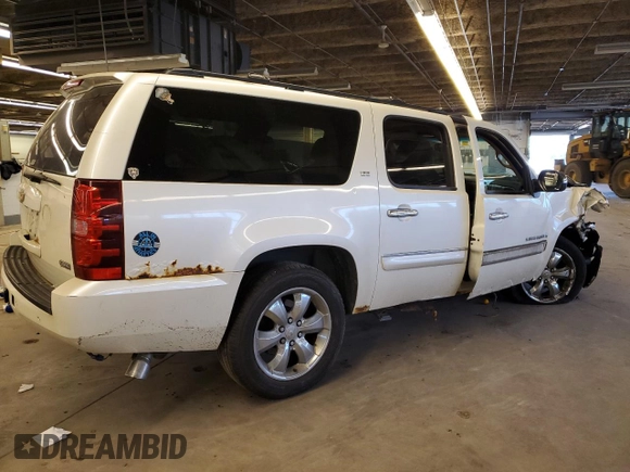 2008 Chevrolet Suburban LTZ with VIN 1GNFK16338R181086, listed as a Copart auction lot 78103044 with 261,931 mi miles and Salvage Title. Bid and sale history available at carsss.com. Image 3.