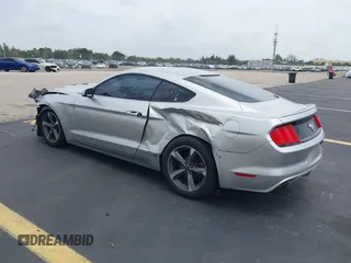 2015 Ford Mustang V6 z VIN 1FA6P8AM1F5316868, wystawiony jako IAAI lot #42618687 z przebiegiem 93 238 mil mil oraz . Historia ofert i sprzedaży dostępna na DreamBid. Obrazek 3.