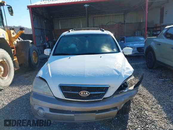 2005 Kia Sorento LX with VIN KNDJD733855444289, listed as a IAAI auction lot 41001977 with 193,973 mi miles. Bid and sale history available at carsss.com. Image 12.
