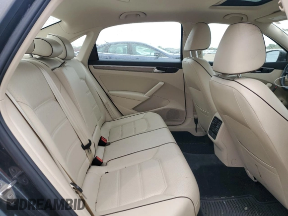 2018 Volkswagen Passat SE z VIN 1VWBA7A32JC012803, wystawiony jako Copart lot #57156055 z przebiegiem 95 710 mil mil oraz Szkoda całkowita • Salvage title. Historia ofert i sprzedaży dostępna na DreamBid. Obrazek 10.