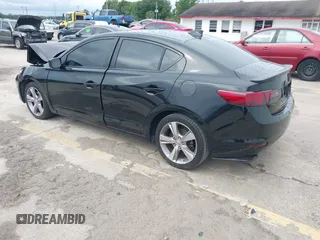 2013 Acura ILX Tech Pkg with VIN 19VDE1F72DE013609, listed as a IAAI auction lot 41984514 with 124,157 mi miles. Bid and sale history available at carsss.com. Image 3.