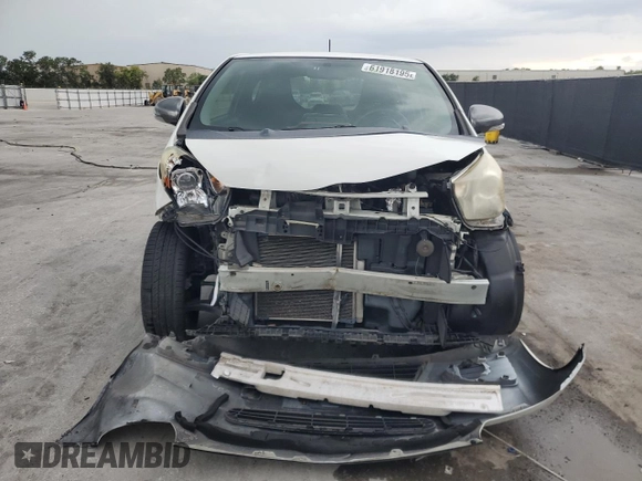 2013 Scion iQ with VIN JTNJJXB01DJ022687, listed as a Copart auction lot 61918195 with 117,483 mi miles and Salvage title. Bid and sale history available at DreamBid. Image 5.