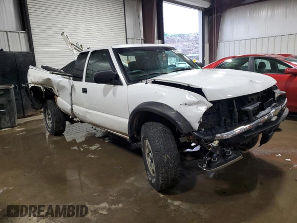2002 Chevrolet S-10 LS with VIN 1GCCT19W028170655, listed as a Copart auction lot 86591574 with 127,909 mi miles and Salvage Title. Bid and sale history available at carsss.com. Image 4.
