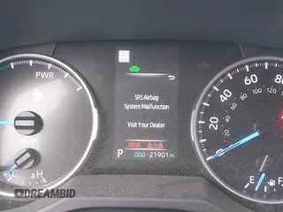 2022 Toyota RAV4 Hybrid SE z VIN 4T3T6RFV9NU070229, wystawiony jako IAAI lot #42565070 z przebiegiem 21 901 mil mil oraz . Historia ofert i sprzedaży dostępna na DreamBid. Obrazek 16.
