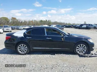 2011 Lexus LS 460 z VIN JTHCL5EF3B5010315, wystawiony jako IAAI lot #41842776 z przebiegiem 91 938 mil mil oraz . Historia ofert i sprzedaży dostępna na DreamBid. Obrazek 13.