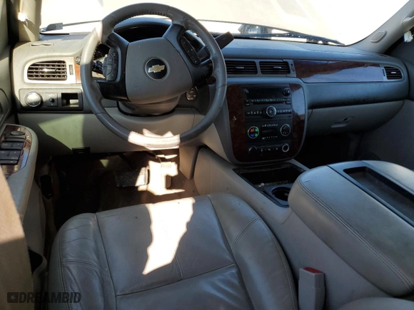 2009 Chevrolet Suburban LT w/2LT with VIN 1GNFC26089R268105, listed as a Copart auction lot 43194715 with 0 mi miles and Salvage Title. Bid and sale history available at carsss.com. Image 8.
