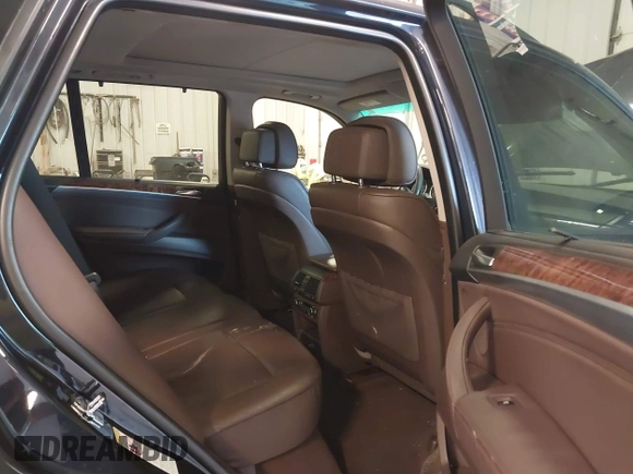 2008 BMW X5 3.0si z VIN 5UXFE43528L000990, wystawiony jako IAAI lot #41904741 z przebiegiem Nie podano mil oraz . Historia ofert i sprzedaży dostępna na DreamBid. Obrazek 8.