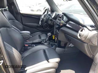 2015 MINI Hardtop 4 Door S z VIN WMWXU3C58F2B66601, wystawiony jako IAAI lot #42444404 z przebiegiem 76 174 mil mil oraz . Historia ofert i sprzedaży dostępna na DreamBid. Obrazek 5.