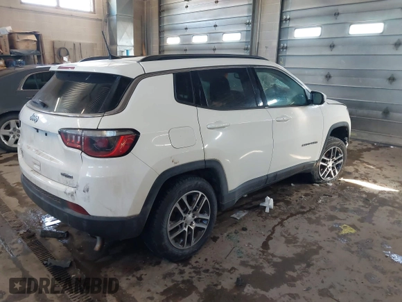 2018 Jeep Compass Latitude with VIN 3C4NJDBB0JT179167, listed as a IAAI auction lot 41622598 with 106,880 mi miles. Bid and sale history available at carsss.com. Image 4.