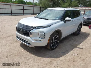 2024 Mitsubishi Outlander SE with VIN JA4J4VA82RZ032400, listed as a IAAI auction lot 42094845 with 30,436 mi miles. Bid and sale history available at carsss.com. Image 2.